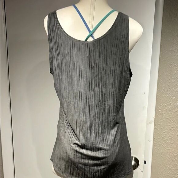 Clara sun woo  Ribbed Relaxed sleeveless blouse - Picture 5 of 9